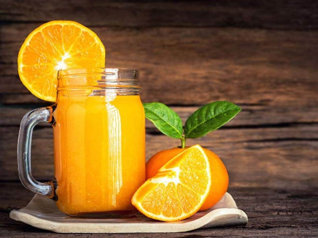 Uống nước cam, nguồn dinh dưỡng tự nhiên