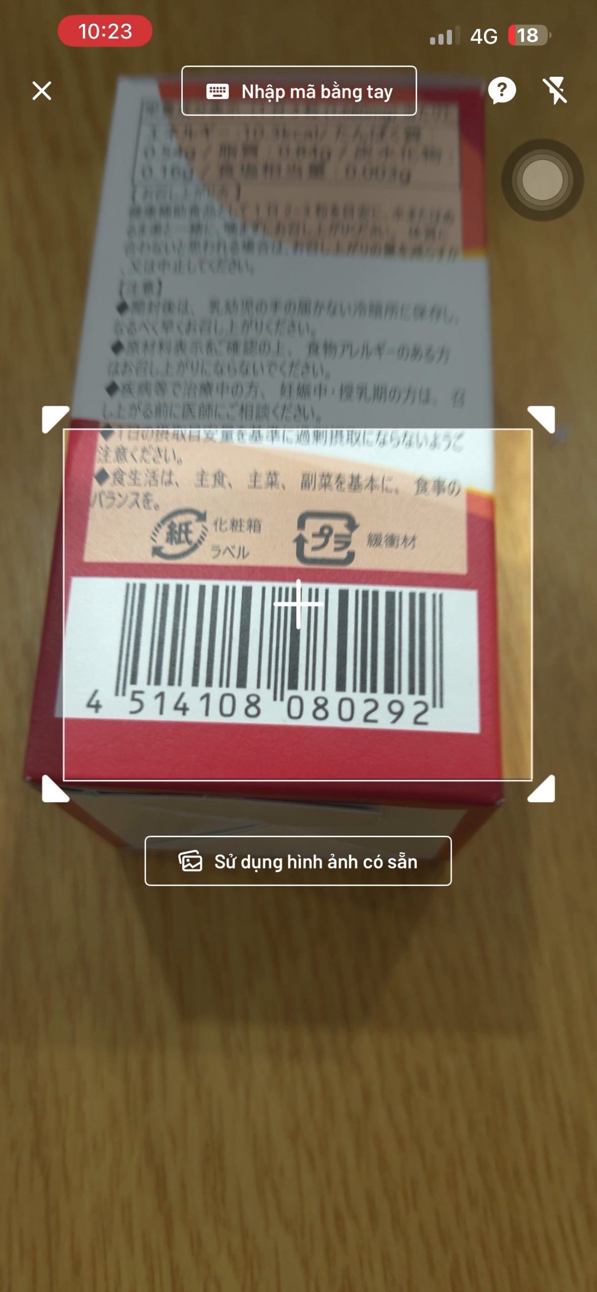 Đưa khung quét vào mã vạch trên bao bì